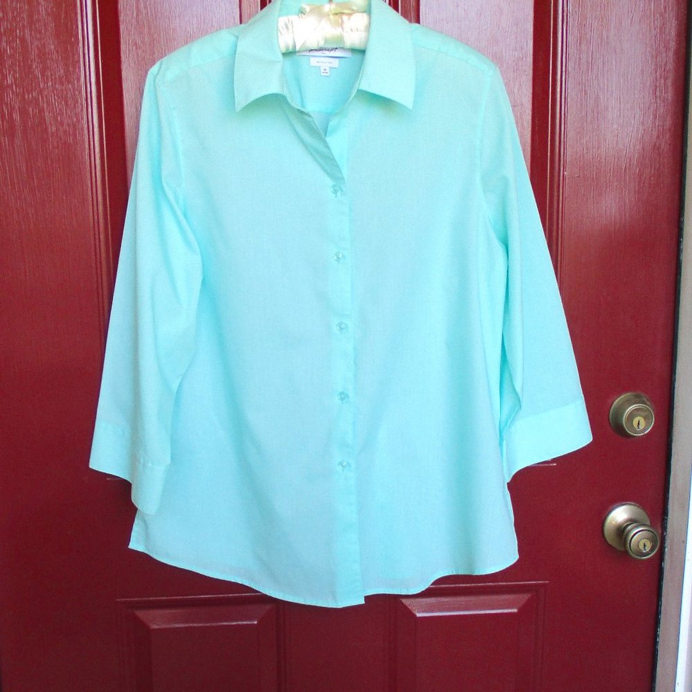 Foxcroft Blouse Sz 14 Light Green EUC